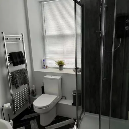 2 Bedroom In דירה
