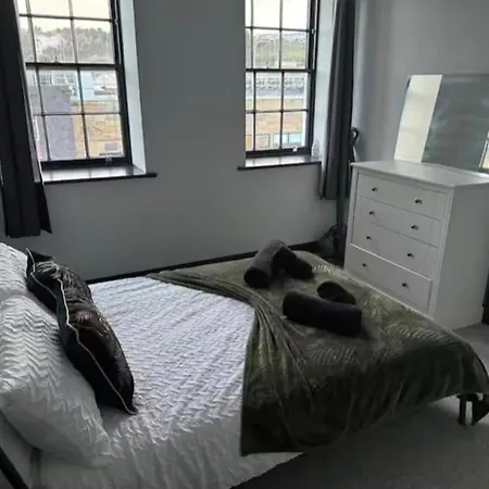 2 Bedroom In * ווייט הייבן